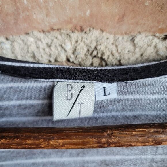 Striped Minimal Black and White dress - Picture 2 of 3